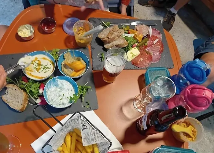 Zecamping 3 Animaux Acceptes Et Terrain De Tennis