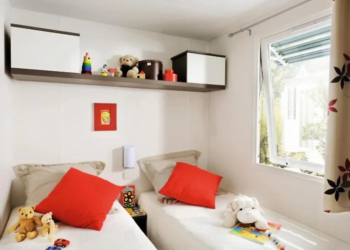 Zecamping 3 Animaux Acceptes Et Terrain De Tennis